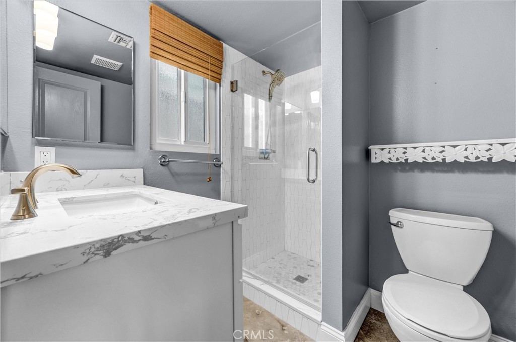 en-suite bedroom 2 - 17081 5th, Sunset Beach CA 90742 - photo 26