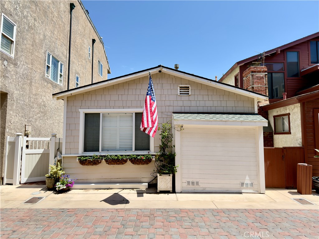 Adorable Cottage by the sea, just steps to the ocean! - 48 B Surfside Avenue, Surfside CA 90743 - photo 1