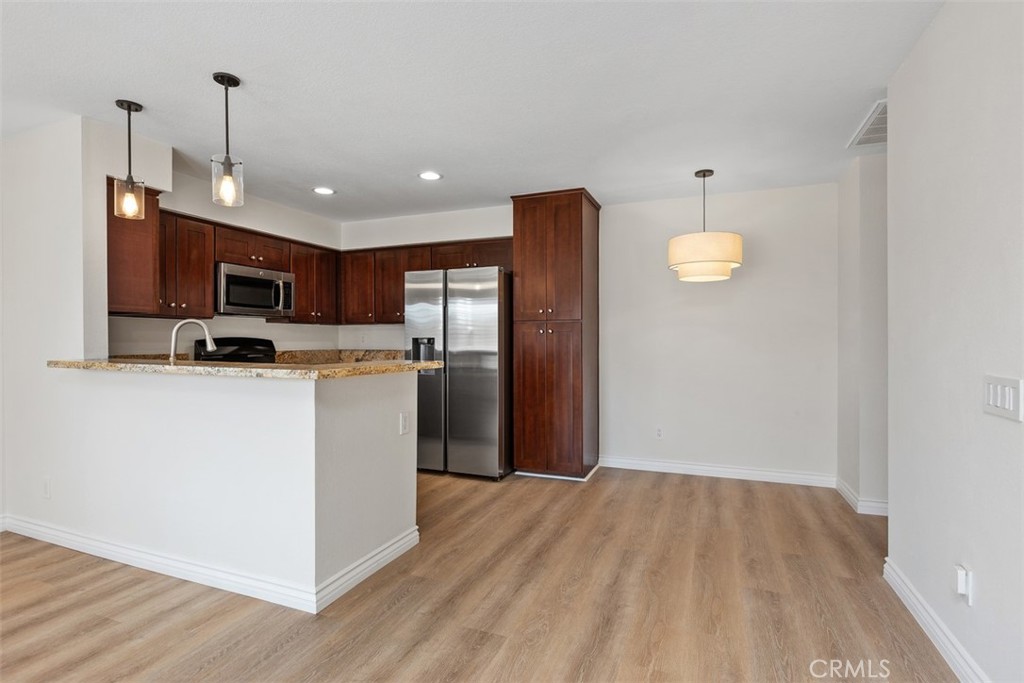 Living Room/Kitchen - 19801 Meadow Ridge Dr 57, Trabuco Canyon CA 92679 - photo 7