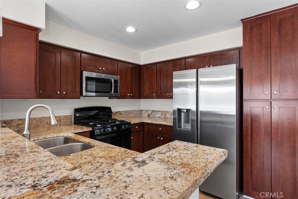 Kitchen - 19801 Meadow Ridge Dr 57, Trabuco Canyon CA 92679 - photo 8