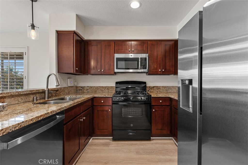 Kitchen - 19801 Meadow Ridge Dr 57, Trabuco Canyon CA 92679 - photo 9