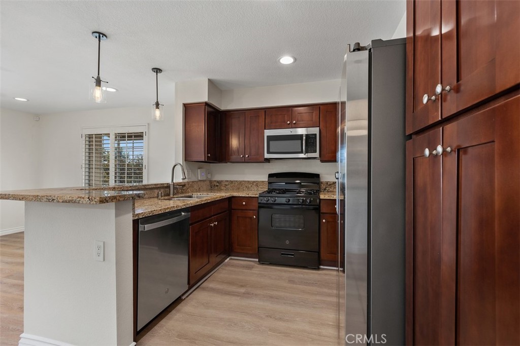 Kitchen - 19801 Meadow Ridge Dr 57, Trabuco Canyon CA 92679 - photo 10