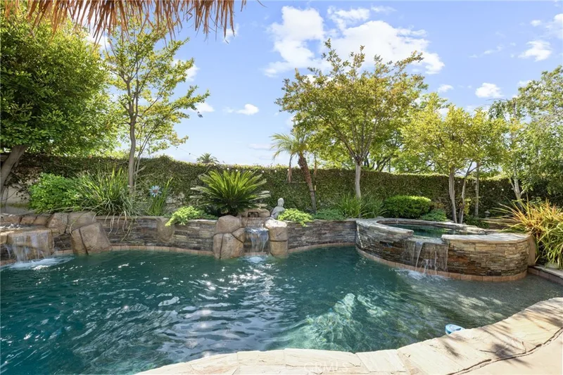 29 Hemingway Ct, Trabuco Canyon, CA 92679