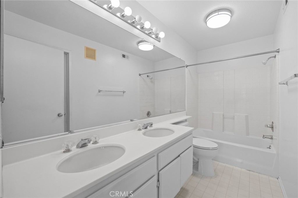 Full Bathroom - 96 Mesquite, Trabuco Canyon CA 92679 - photo 34