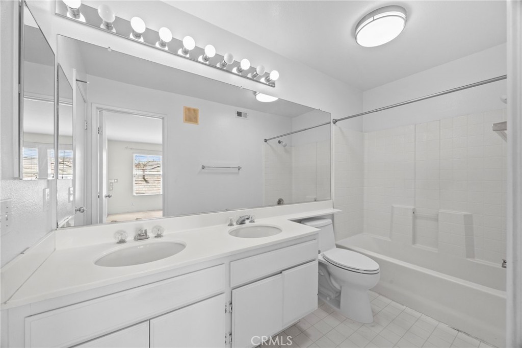 Full Bathroom - 96 Mesquite, Trabuco Canyon CA 92679 - photo 35