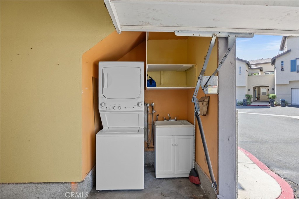 Attached Garage with Direct Access to the home - 96 Mesquite, Trabuco Canyon CA 92679 - photo 37