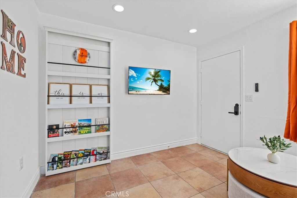 1095 Bonita Street A, Tustin CA 92780 - photo 8