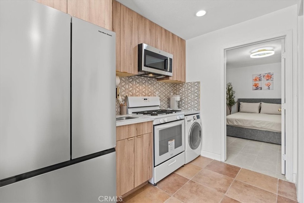 1095 Bonita Street A, Tustin CA 92780 - photo 9