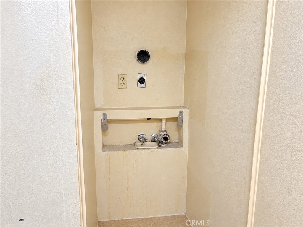 1101 Packers #2 Circle C12, Tustin CA 92780 - photo 10