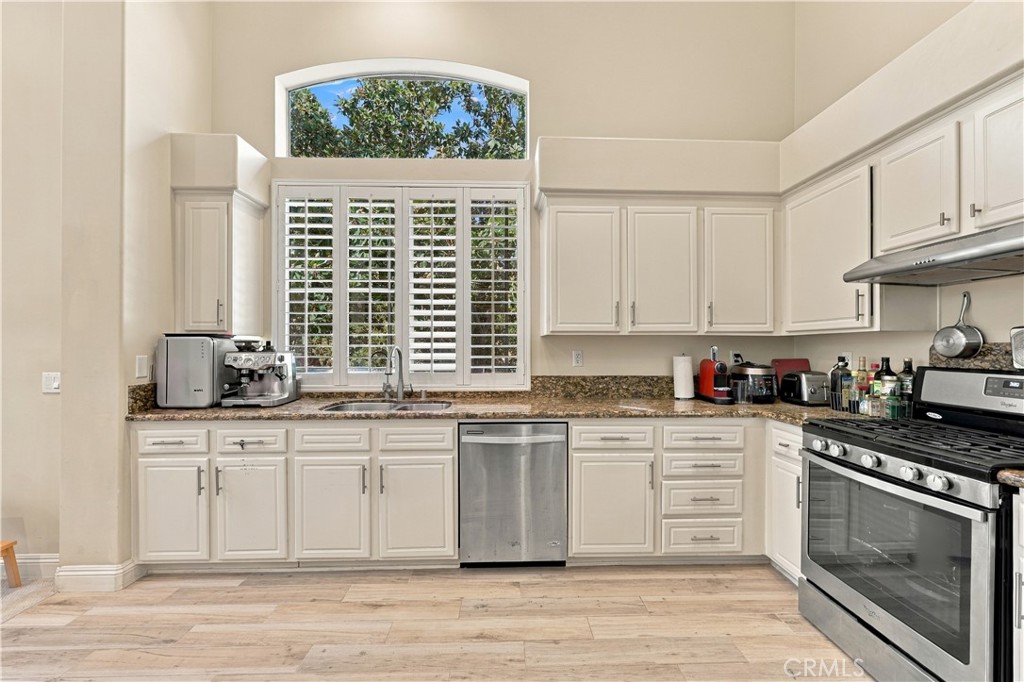 11025 Alderman Ave, Tustin CA 92782 - photo 9