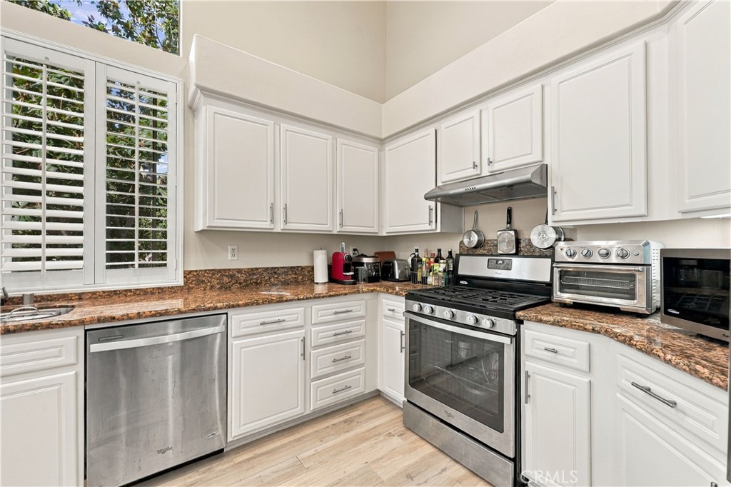 11025 Alderman Ave, Tustin CA 92782 - photo 10