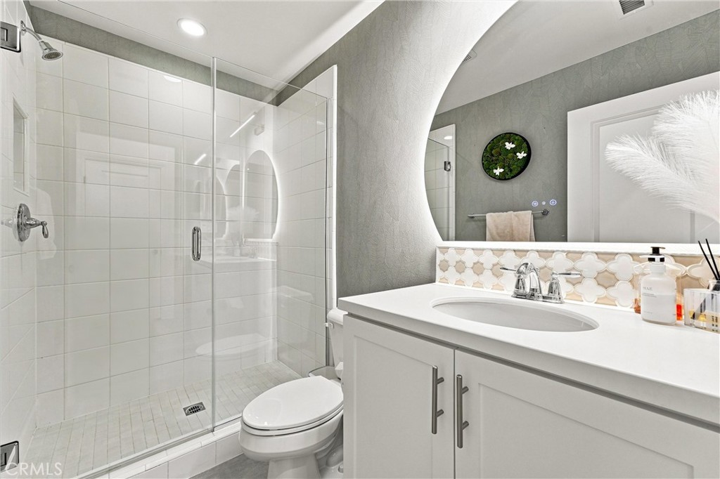 Main Floor bath - 116 Patton Way, Tustin CA 92782 - photo 15