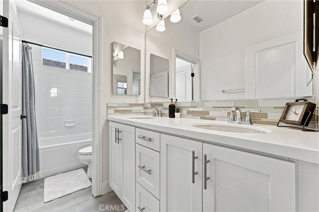 Side bath - 116 Patton Way, Tustin CA 92782 - photo 25