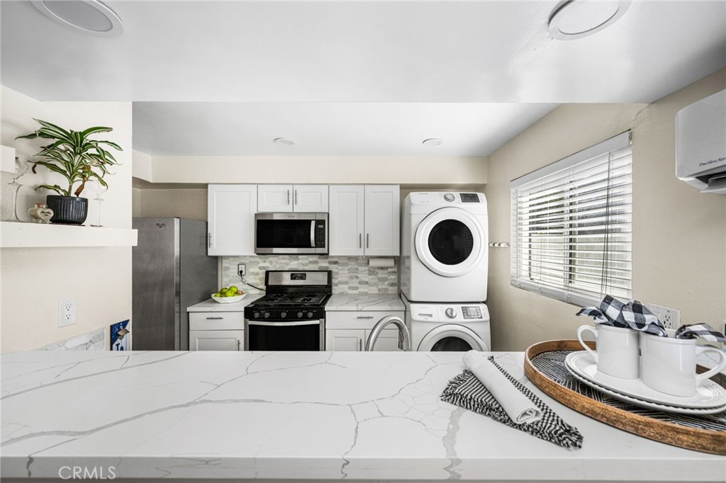 Quartz countertop bar - 1192 Mitchell Avenue 42, Tustin CA 92780 - photo 7