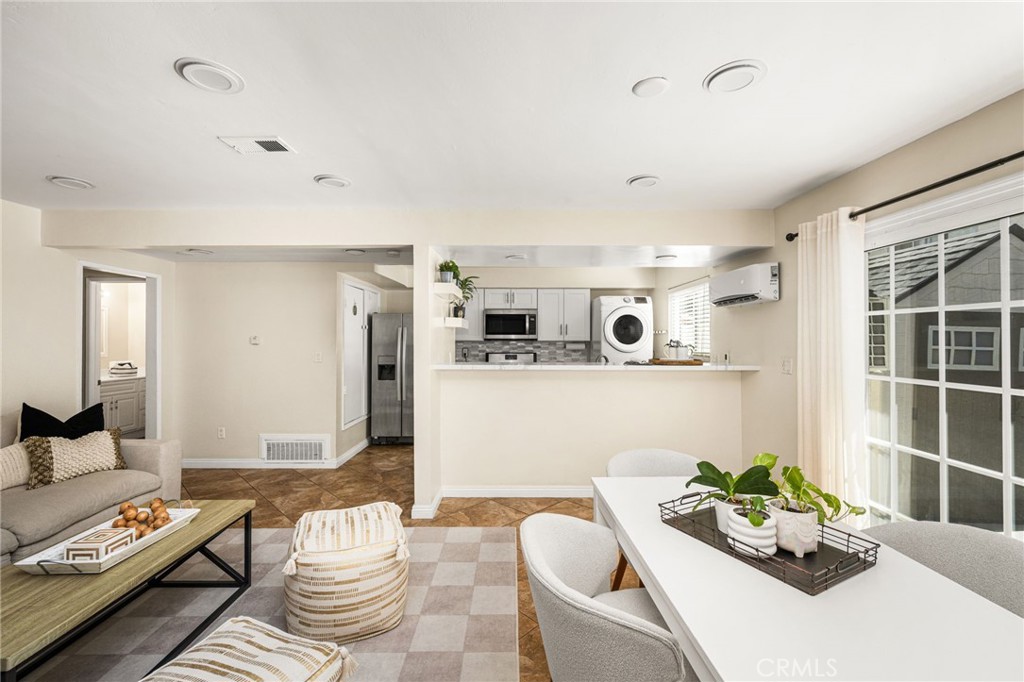 Dual recessed lighting -general downligh and gentle glow night light - 1192 Mitchell Avenue 42, Tustin CA 92780 - photo 10