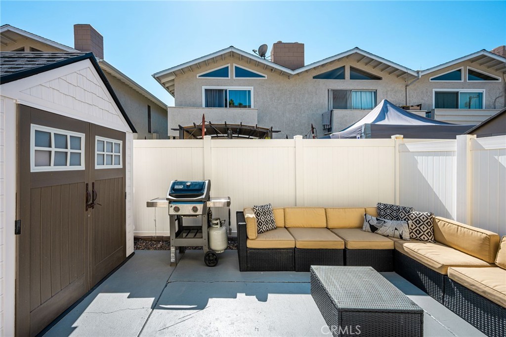 Hang out area, perfect for entertaining - 1192 Mitchell Avenue 42, Tustin CA 92780 - photo 15