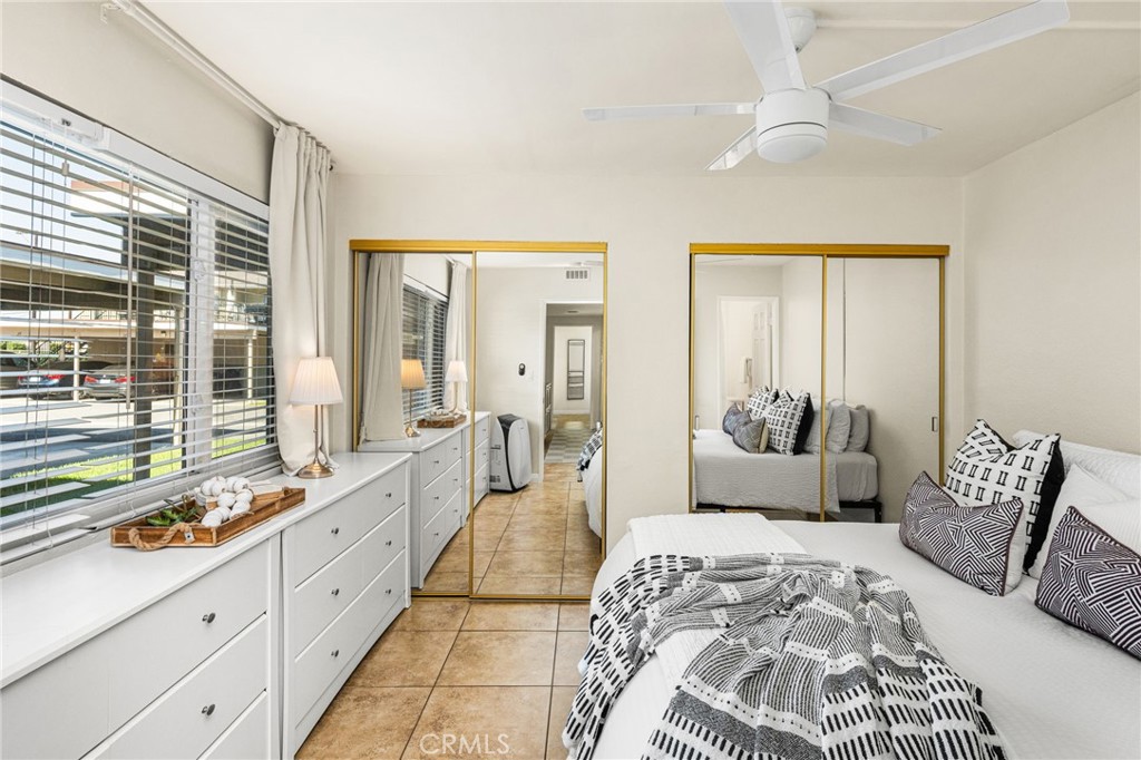 Primary bedroom with mirrored closet doors - 1192 Mitchell Avenue 42, Tustin CA 92780 - photo 18