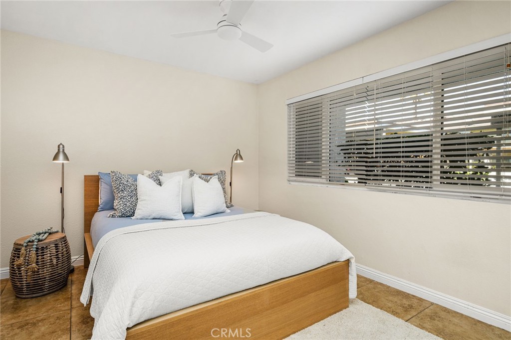 Large secondary bedroom - 1192 Mitchell Avenue 42, Tustin CA 92780 - photo 25