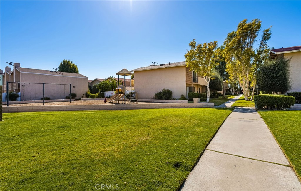 Picnic area - 1192 Mitchell Avenue 42, Tustin CA 92780 - photo 32