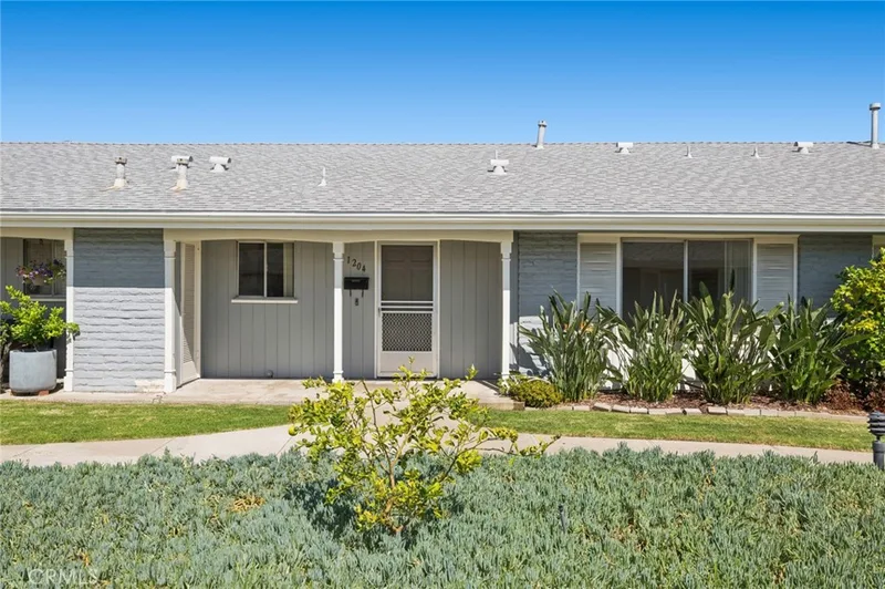 1204 E 1st Street, Tustin, CA 92780