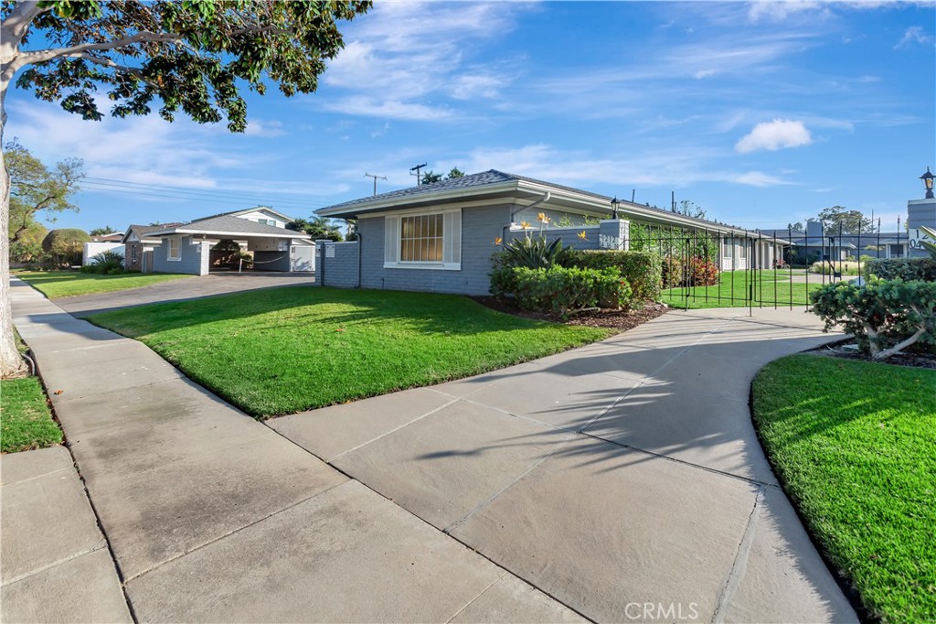 Great Curb Appeal. - 1214 E 1st, Tustin CA 92780 - photo 1