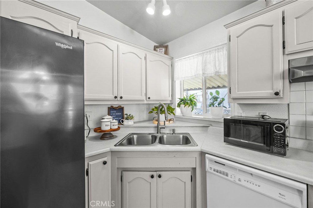 122 S Colombo Lane 77, Tustin CA 92780 - photo 13