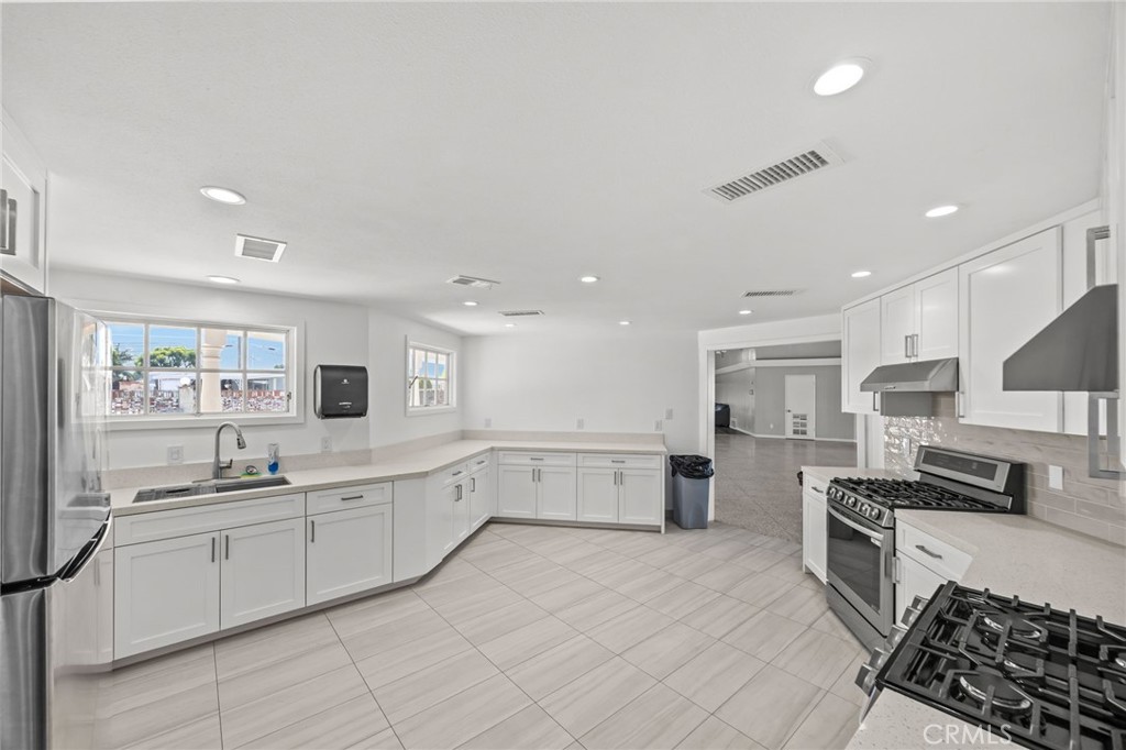 122 S Colombo Lane 77, Tustin CA 92780 - photo 32