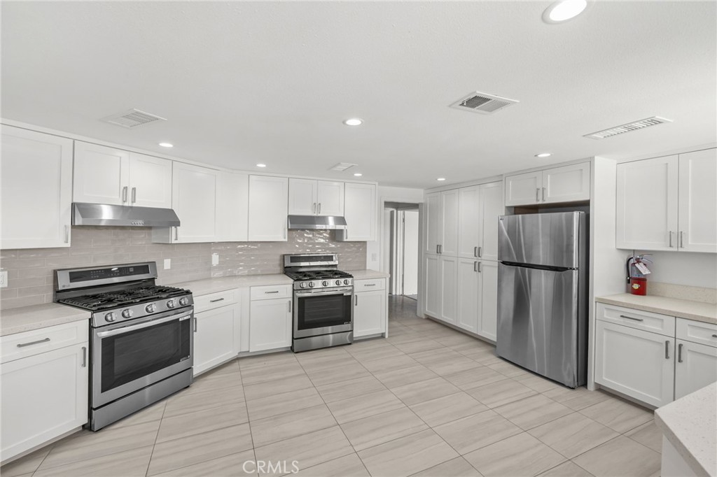 122 S Colombo Lane 77, Tustin CA 92780 - photo 33