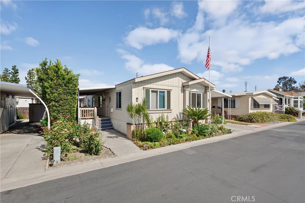 123 Madrid, Tustin CA 92780 - photo 3