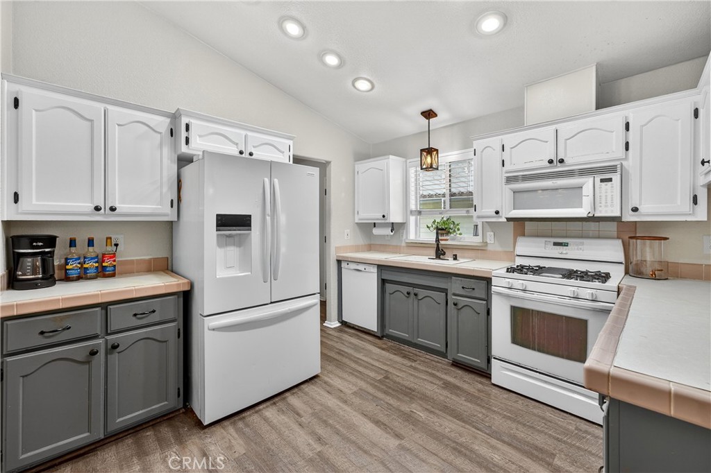 123 Madrid, Tustin CA 92780 - photo 15