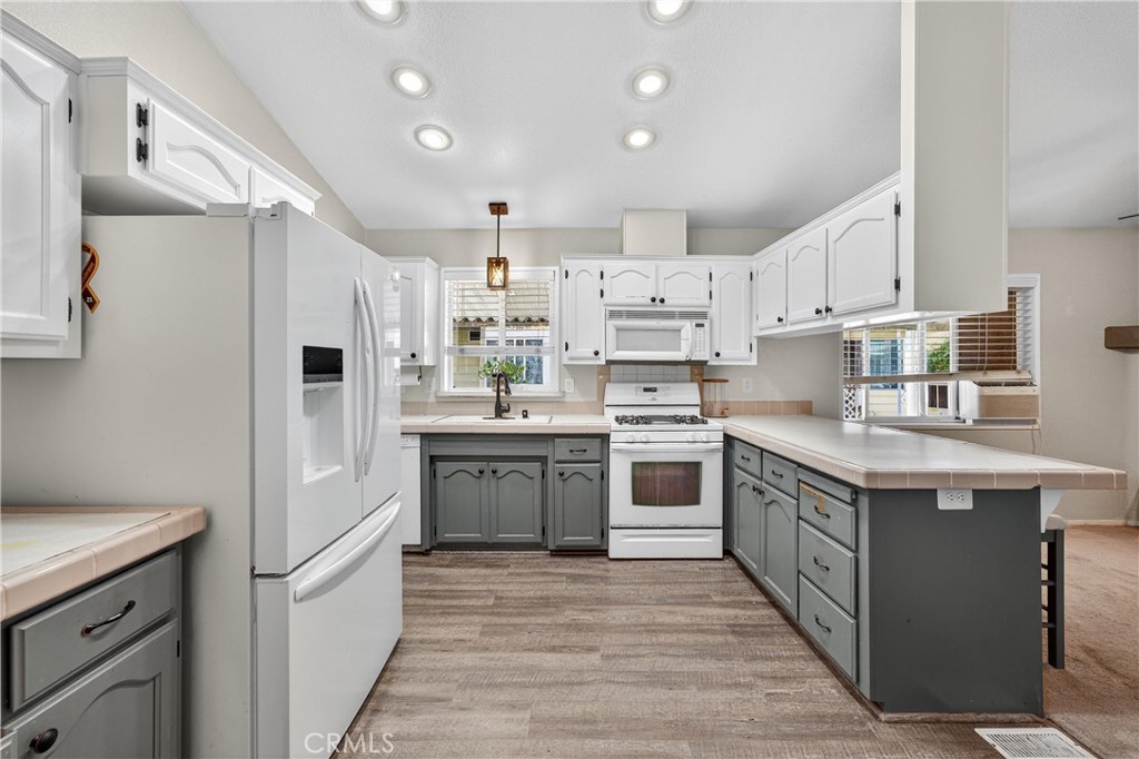 123 Madrid, Tustin CA 92780 - photo 16