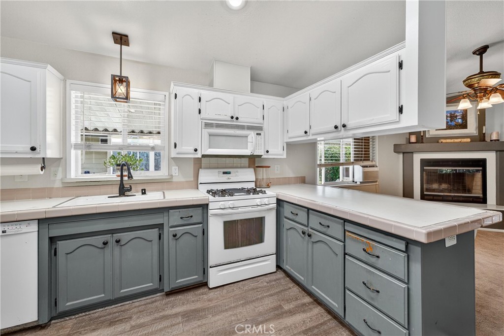 123 Madrid, Tustin CA 92780 - photo 17
