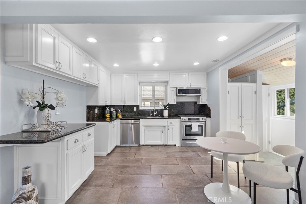 1236 La Colina, Tustin CA 92780 - photo 11