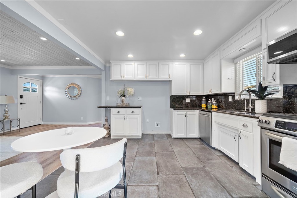 1236 La Colina, Tustin CA 92780 - photo 14