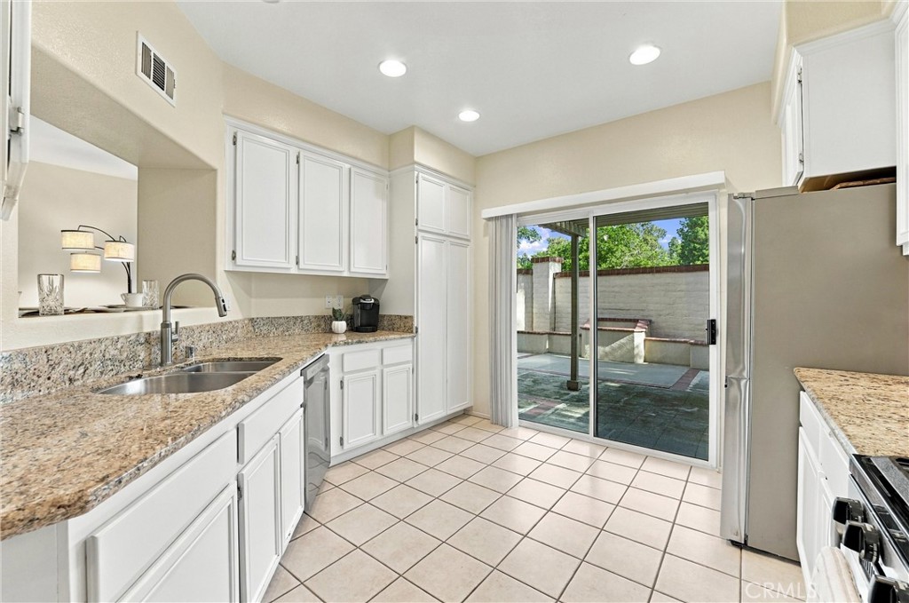 12591 Doral, Tustin CA 92782 - photo 36
