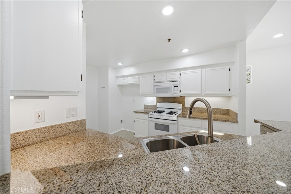 12921 Ternberry Court, Tustin CA 92782 - photo 8