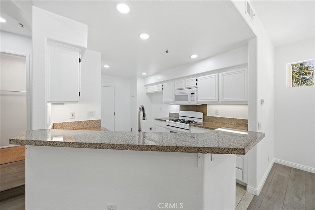 12921 Ternberry Court, Tustin CA 92782 - photo 9