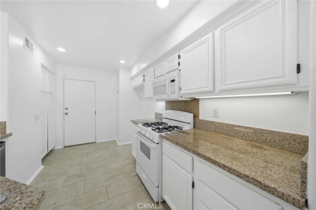 12921 Ternberry Court, Tustin CA 92782 - photo 11