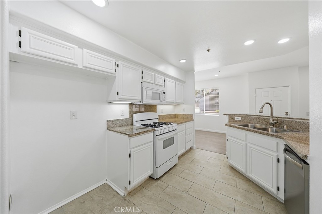 12921 Ternberry Court, Tustin CA 92782 - photo 12