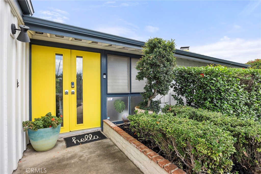 13052 Chaplet, Tustin CA 92780 - photo 3