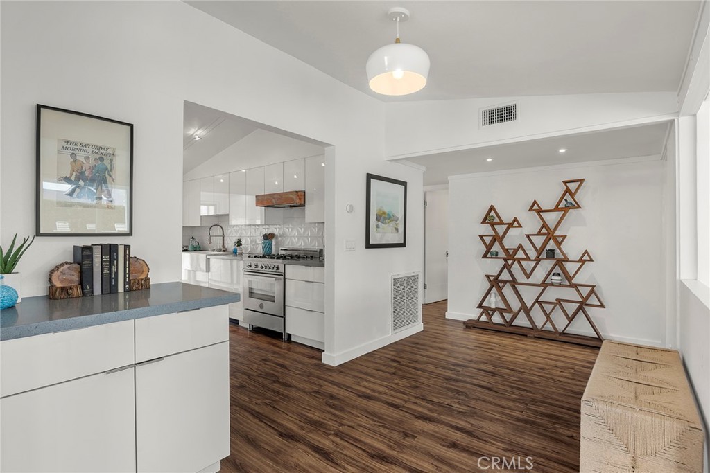 13052 Chaplet, Tustin CA 92780 - photo 20