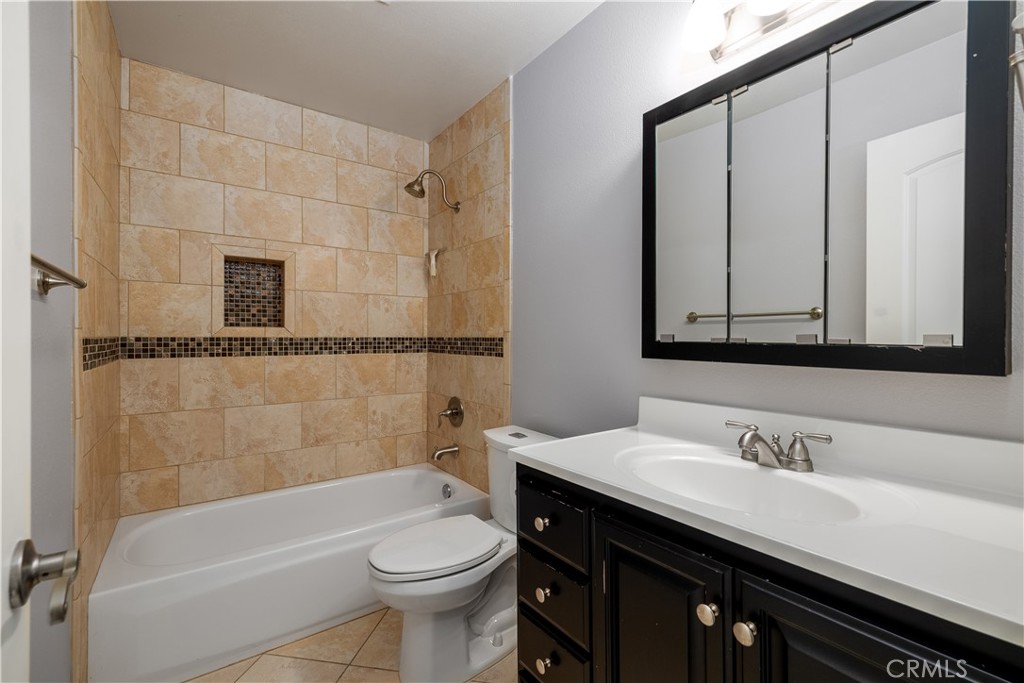 Upstairs Bathroom #3 - 13328 Savanna, Tustin CA 92782 - photo 25