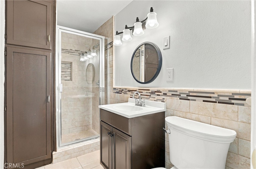 Upstairs Hallway Bathroom - 13431 Epping Way, Tustin CA 92780 - photo 30