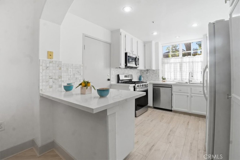 QUARTZ COUNTERS & MOSAIC BACKSPLASH - 13440 Savanna, Tustin CA 92782 - photo 1