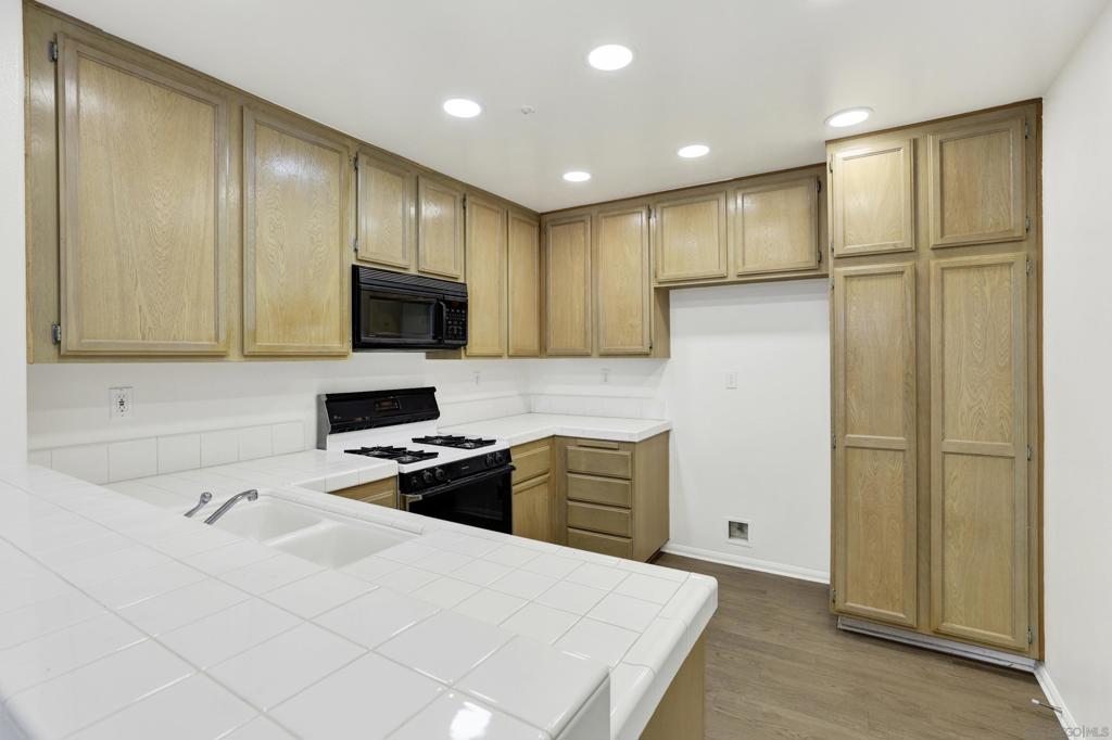 13450 Savanna, Tustin CA 92782 - photo 5