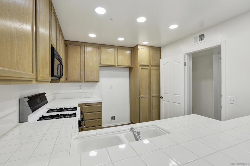 13450 Savanna, Tustin CA 92782 - photo 6
