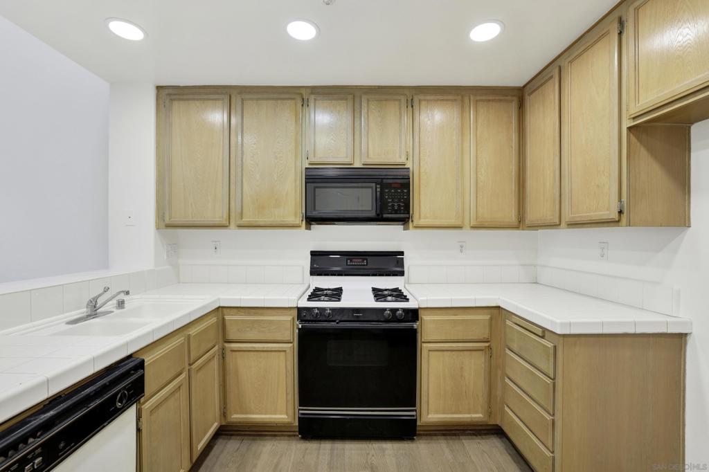 13450 Savanna, Tustin CA 92782 - photo 7