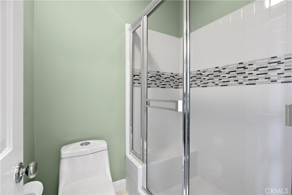 Primary Bathroom with upgraded shower tile - 13462 Savanna, Tustin CA 92782 - photo 21