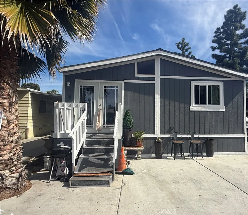 135 Serra 145, Tustin