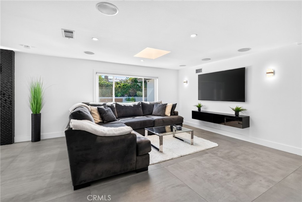 13532 Loretta, Tustin CA 92780 - photo 9